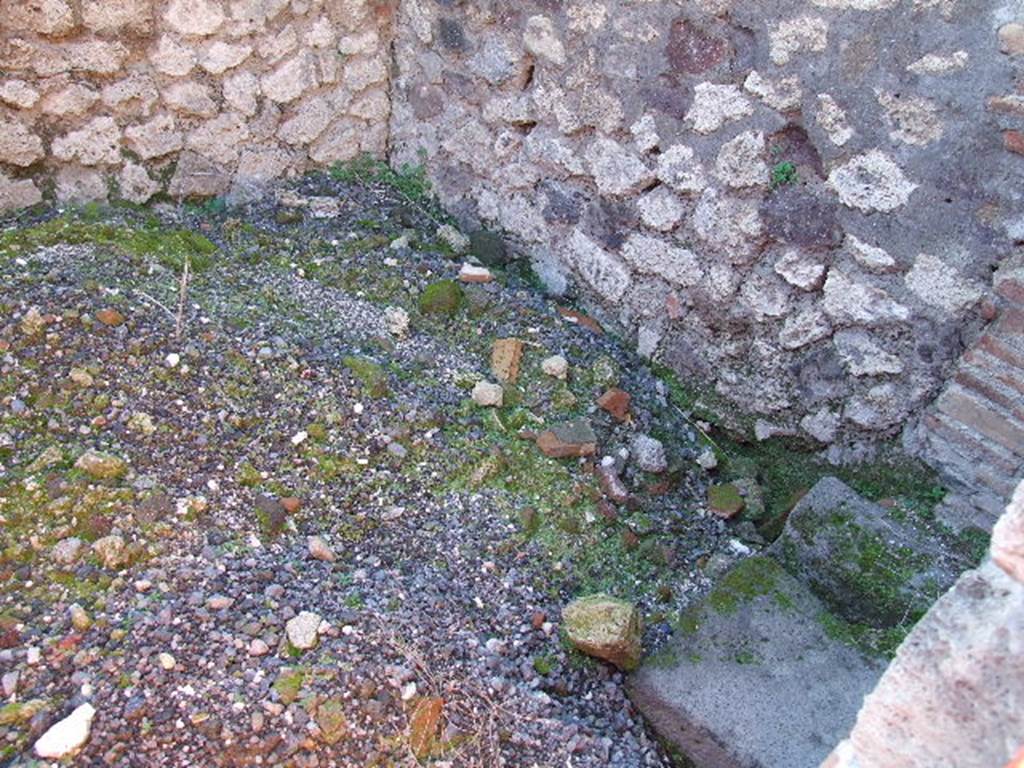 VII.14.15 Pompeii. December 2006. Cubiculum on south side of entrance corridor. 