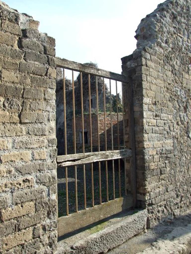 VII.14.19 Pompeii.  December 2007.  Kitchen entrance on Vico della Maschera.