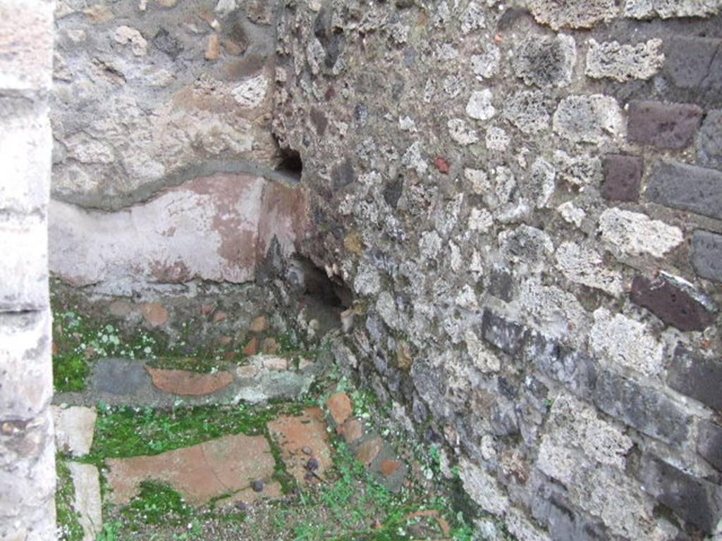 VII.14.19 Pompeii. December 2005. Latrine on north side.