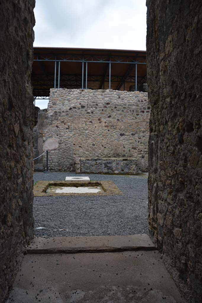 VII.15.1 Pompeii. November 2017. Looking north from entrance corridor/fauces.
Foto Annette Haug, ERC Grant 681269 DÉCOR.

