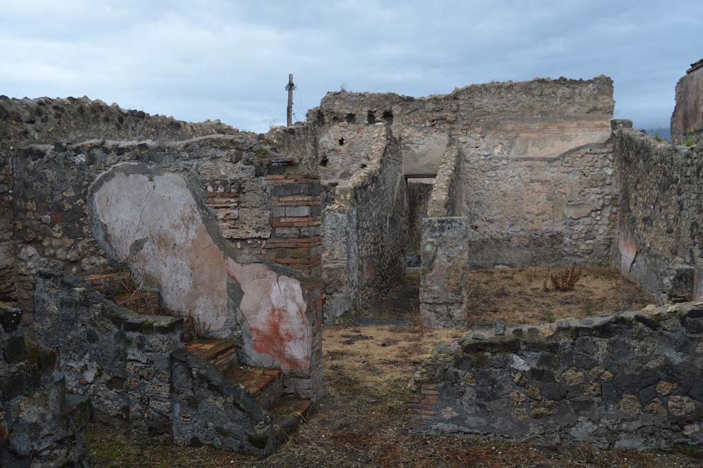 VII.15.11/12 Pompeii. March 2018. Looking north to corridor to front of house from garden area.
Foto Taylor Lauritsen, ERC Grant 681269 DCOR.
