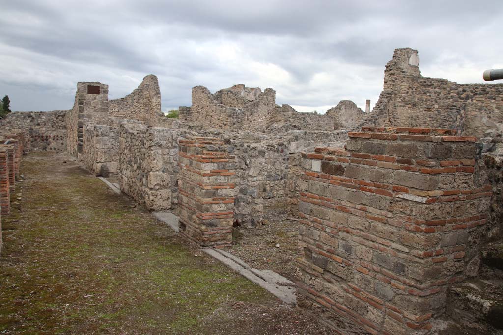 VII.16.1-5 Pompeii. October 2020. Looking west along portico with entrance doorway VII.16.4, centre right.