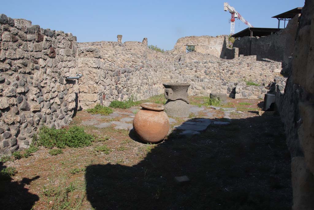 VII.16.6 Pompeii. September 2021. Looking north across workshop. Photo courtesy of Klaus Heese.