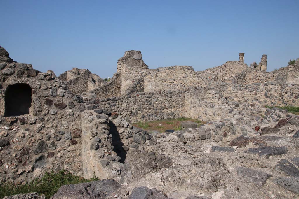 VII.16.7 Pompeii. September 2021. 
Looking north-west at end of west wall, towards north end of workshop at VII.16.6. Photo courtesy of Klaus Heese.
