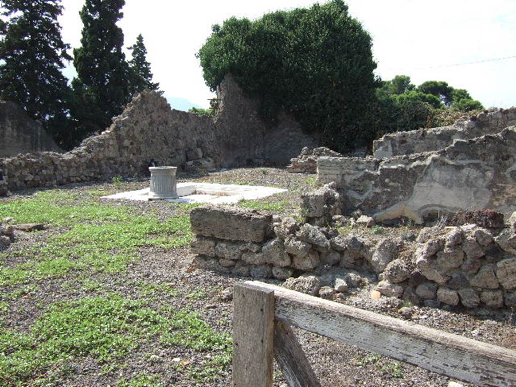 VII.16.10 Pompeii. September 2005. Looking south-west across atrium from VII.16.11. 
