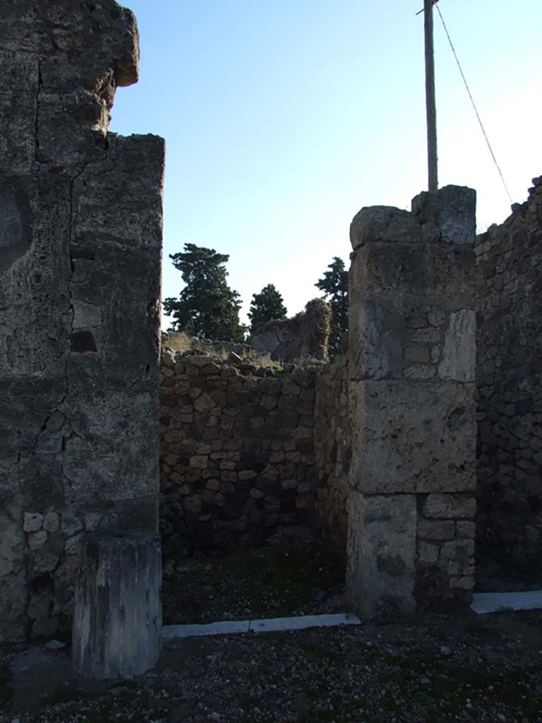 VII.16.13 Pompeii. December 2007. Doorway to room 13, small room on south side of atrium.