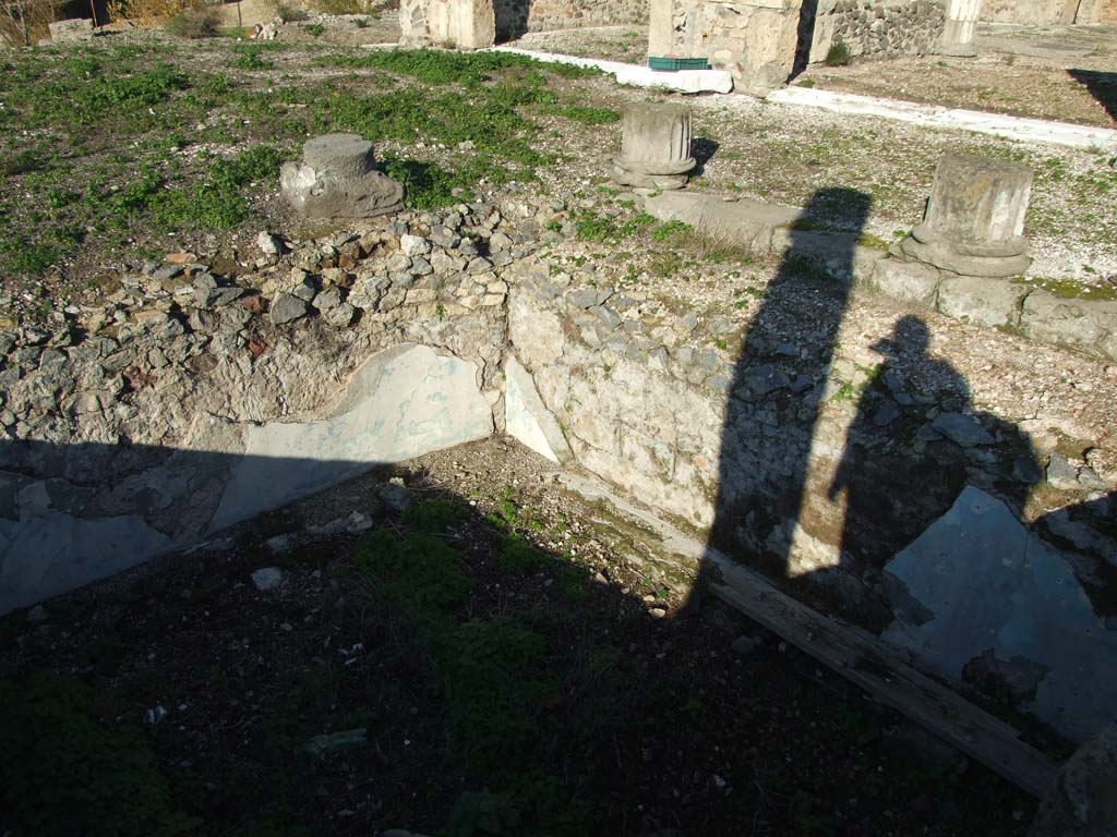 VII.16.13 Pompeii. December 2007. Area 18, pool in peristyle.