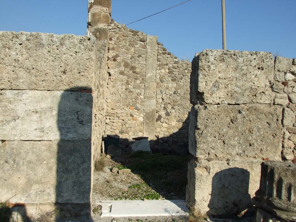 VII.16.13 Pompeii. December 2007. Upper level, doorway to room 10 looking east from peristyle.