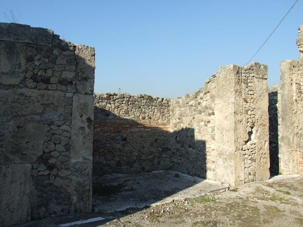 VII.16.13 Pompeii. December 2007. Doorway to room 6, ala on north side of atrium.