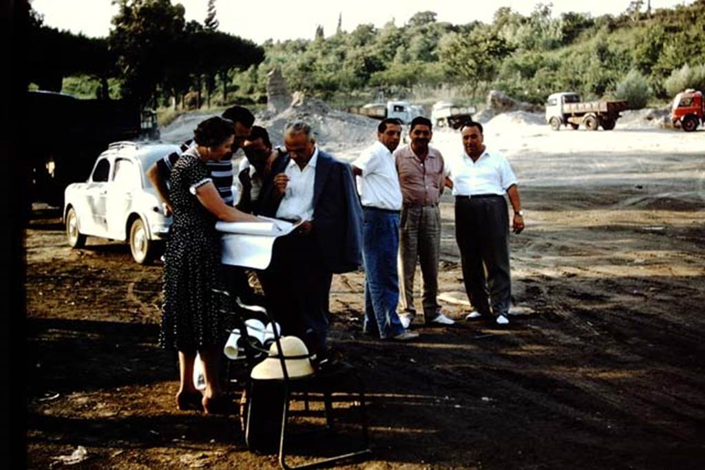 Wilhelmina Jashemski, Dr. Carlo Giordano and others discussing the new excavation. 1959.
Photo by Stanley A. Jashemski.
Source: The Wilhelmina and Stanley A. Jashemski archive in the University of Maryland Library, Special Collections (See collection page) and made available under the Creative Commons Attribution-Non Commercial License v.4. See Licence and use details.
J59f0121
