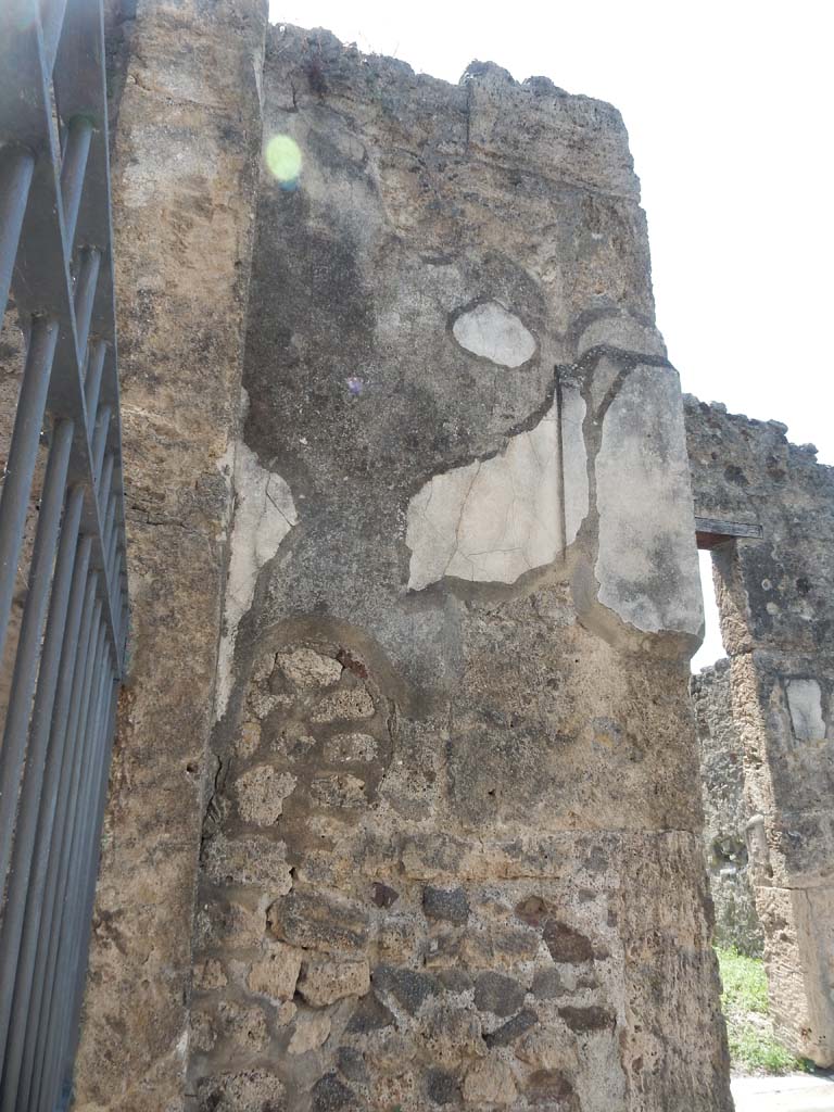 VII.16.13 Pompeii. June 2019. South side of entrance vestibule. Photo courtesy of Buzz Ferebee.