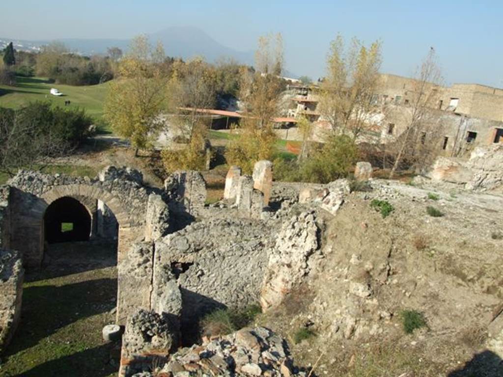 VII.16.15 Pompeii. December 2007. Looking north-east towards area 14, the flat area on upper level from area 18, the peristyle of VII.16.13. On the lower level are unnumbered rooms which may have been under area 14.