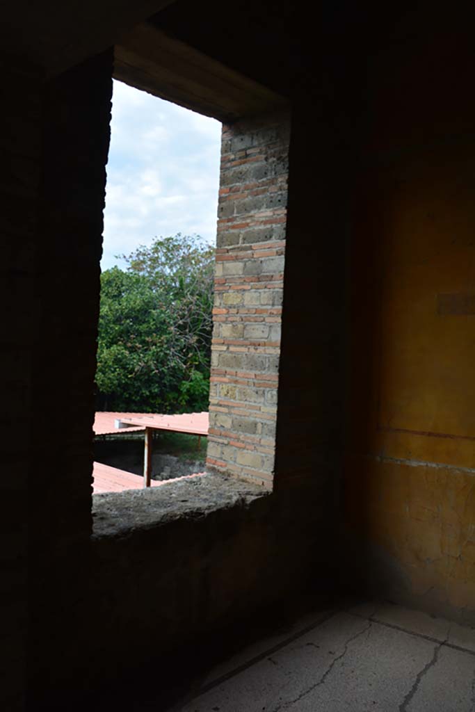 VII.16.22 Pompeii. October 2018. Room 47, west wall with window and north-west corner.
Foto Annette Haug, ERC Grant 681269 DCOR.
