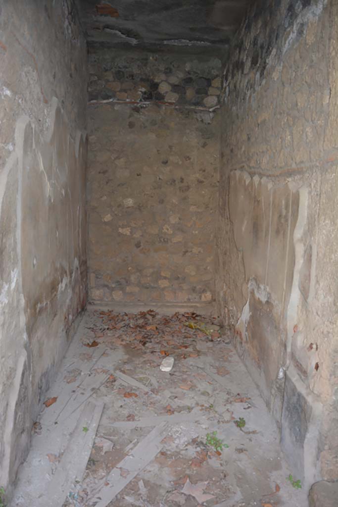 VII.16.17-22 Pompeii. October 2018. Looking south.
Vestibule (1), the original entrance to the house showing the marble doorway threshold.
Foto Annette Haug, ERC Grant 681269 DCOR.
