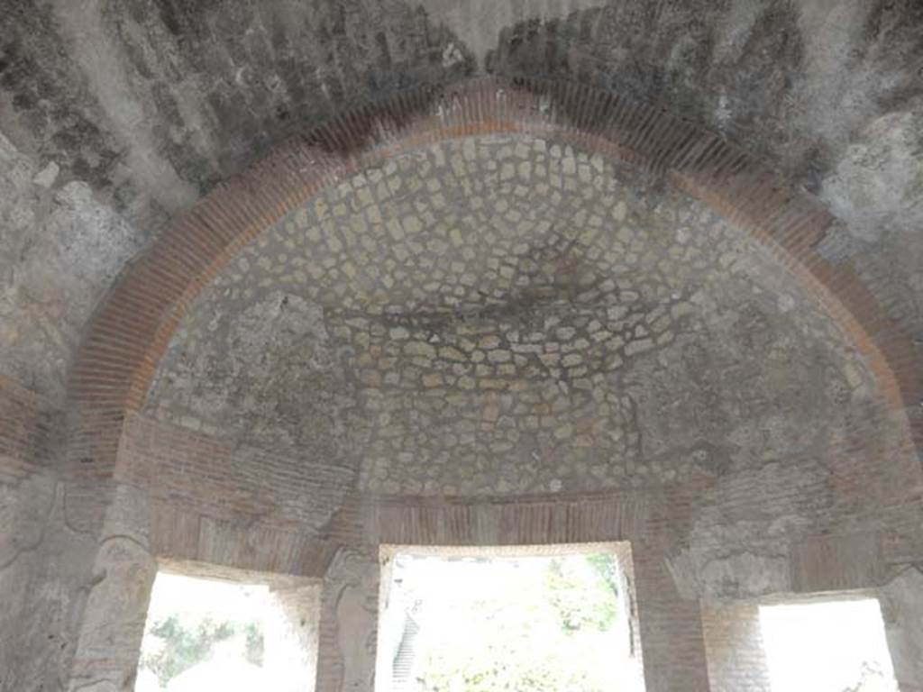 VII.16.a Pompeii. May 2015. Room 4, detail of vault and windows on west side. Photo courtesy of Buzz Ferebee.