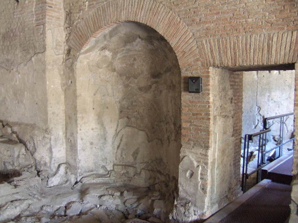 VII.16.a Pompeii. December 2006. Room 4, south wall large niche on east side of door to room 5.