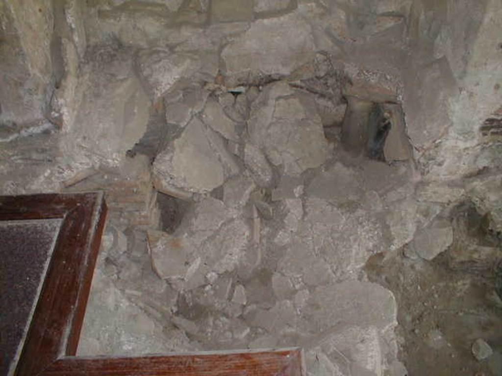 VII.16.a Pompeii. December 2006. Room 4, damaged floor.