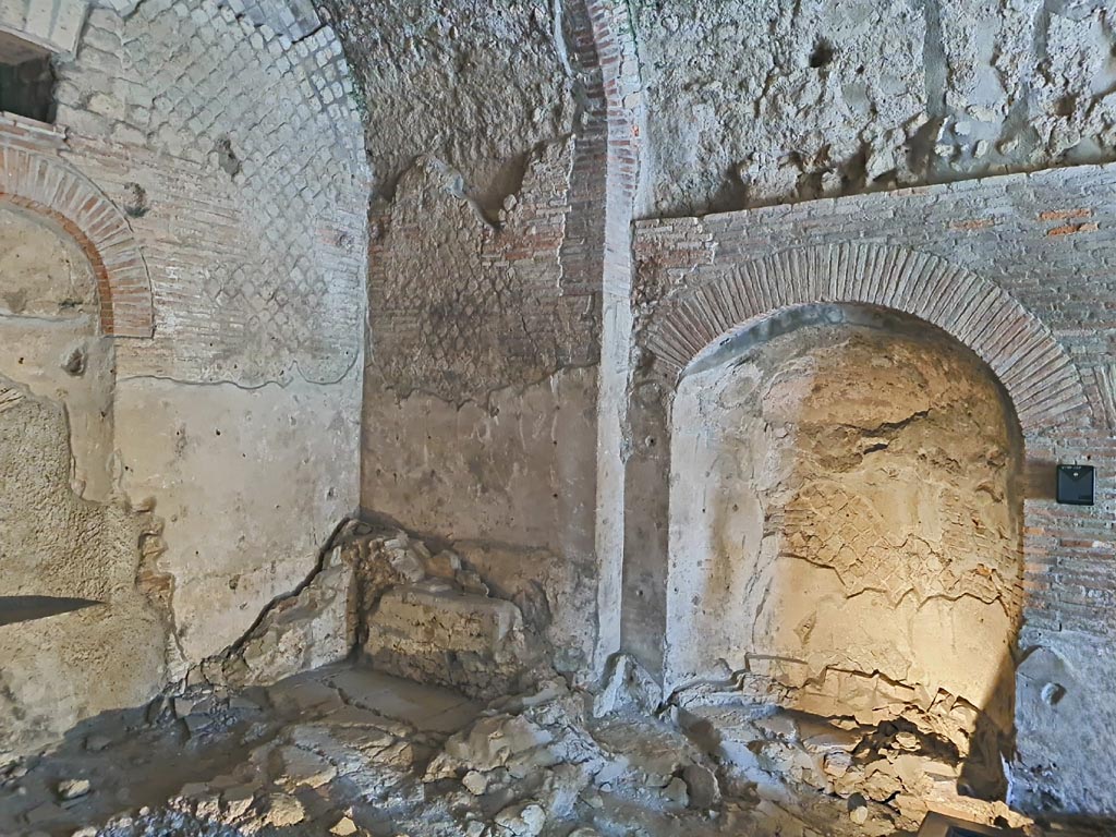 VII.16.a Pompeii. November 2023. Room 4, calidarium, looking towards south-east corner. Photo courtesy of Giuseppe Ciaramella.