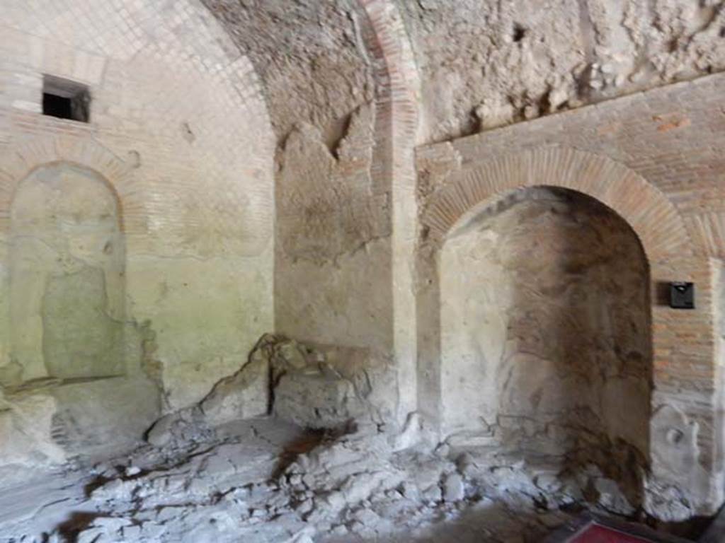 VII.16.a Pompeii. May 2015.  Room 4, looking towards east wall, south-east corner and south wall with large niche on east side of doorway from room 5. Photo courtesy of Buzz Ferebee.
