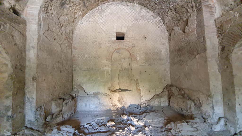 VII.16.a Pompeii. July 2021. Room 4, calidarium, looking towards east wall.
Foto Annette Haug, ERC Grant 681269 DÉCOR.
