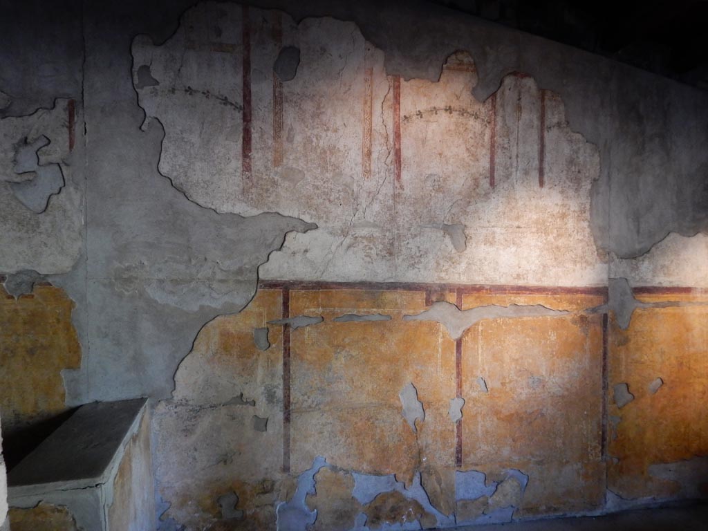 VII.16.a Pompeii. May 2015. Corridor A, detail of upper south wall. Photo courtesy of Buzz Ferebee.