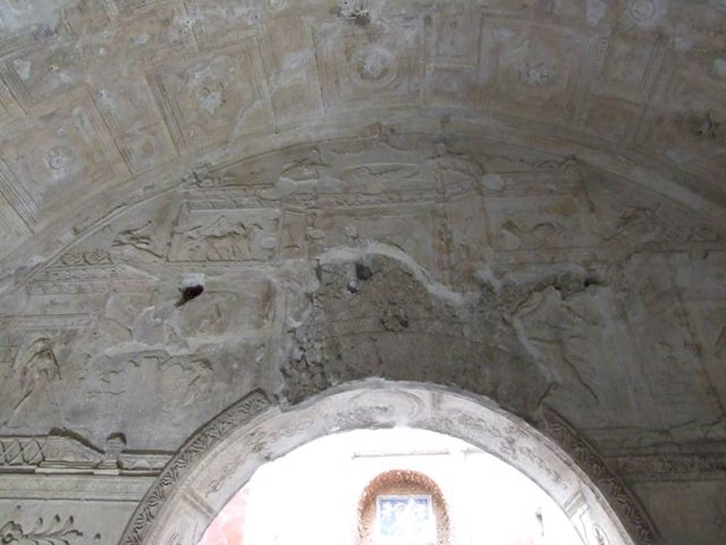 VII.16.a Pompeii. December 2006. Room 6, vaulted ceiling with stucco.