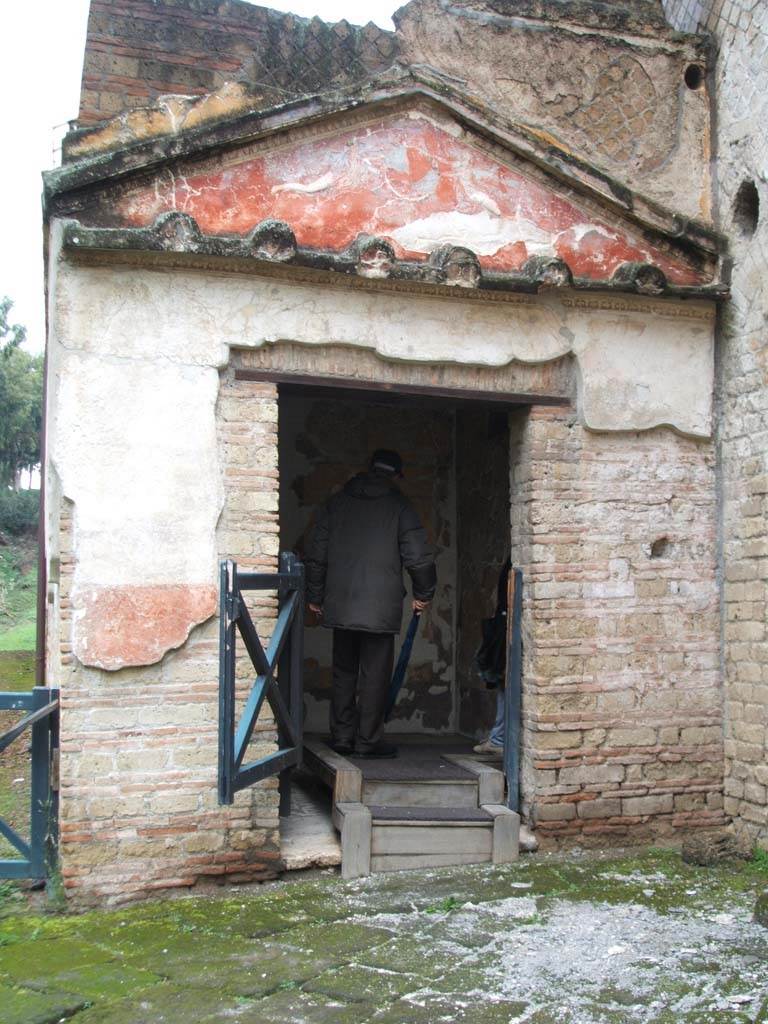 VII.16.a Pompeii. December 2004. 
Room 1, doorway to anteroom, on north-east side of courtyard C.
