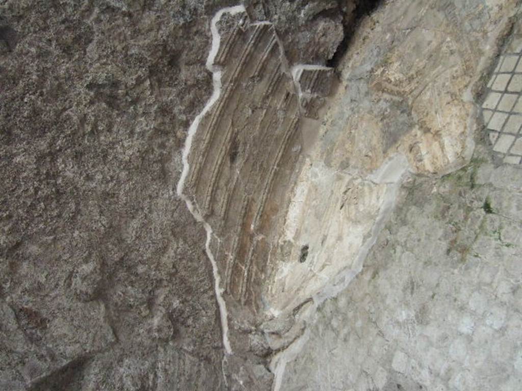 VII.16.a Pompeii.  December 2006.  Room 3, stucco.