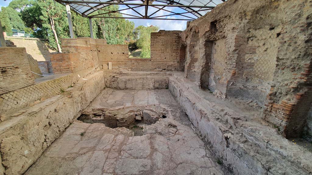 VII.16.a Pompeii. August 2021. Room 2, looking towards north side of pool.
Foto Annette Haug, ERC Grant 681269 DÉCOR.
