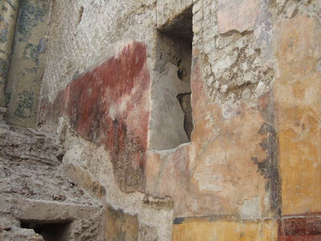 VII.16.a Pompeii. December 2006. Room 9, looking east along south wall of Nymphaeum cascade.