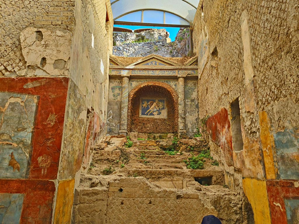 VII.16.a Pompeii. November 2023. Looking east towards nymphaeum. Photo courtesy of Giuseppe Ciaramella.