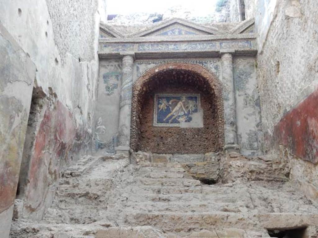 VII.16.a Pompeii. May 2015. Room 9, nymphaeum. Cascade. Photo courtesy of Buzz Ferebee.

