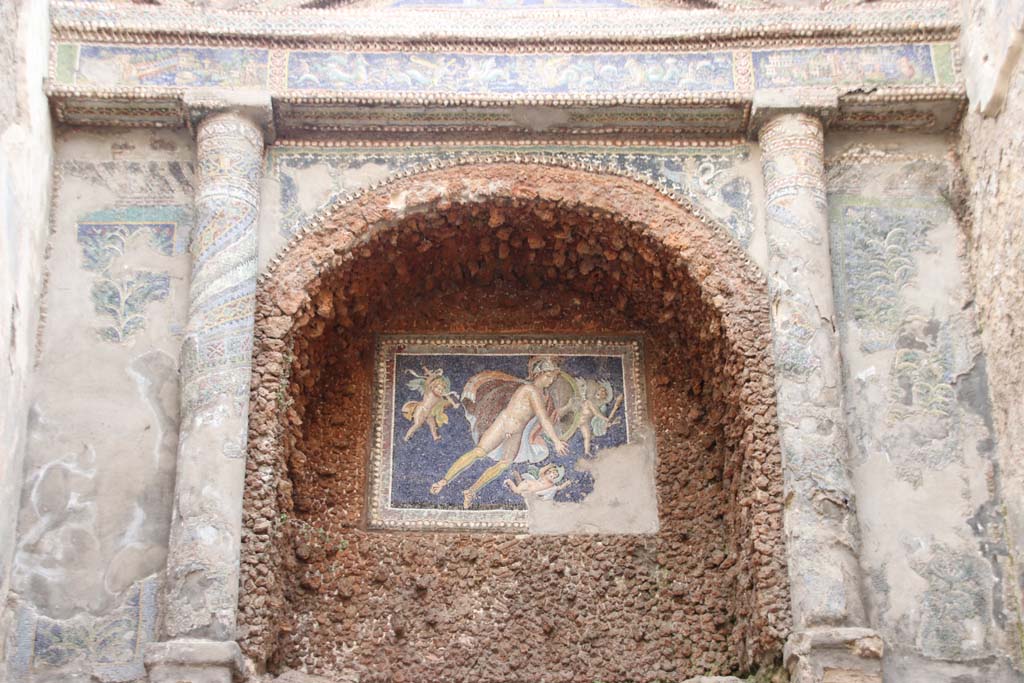 VII.16.a Pompeii. October 2020. Room 9, nymphaeum. Mosaic showing Mars and three cherubs. Photo courtesy of Klaus Heese.