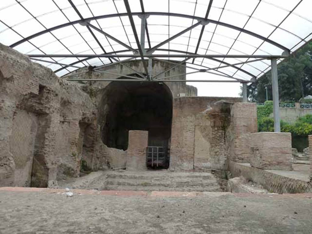 VII.16.a Pompeii. May 2010.  Room 2, pool, looking south from rear.