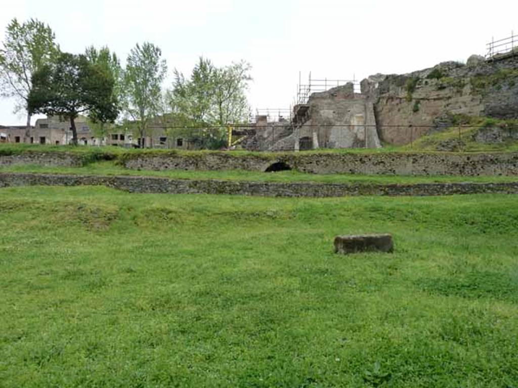 VII.16.a Pompeii. May 2010. Looking east to rear of VII.16.16