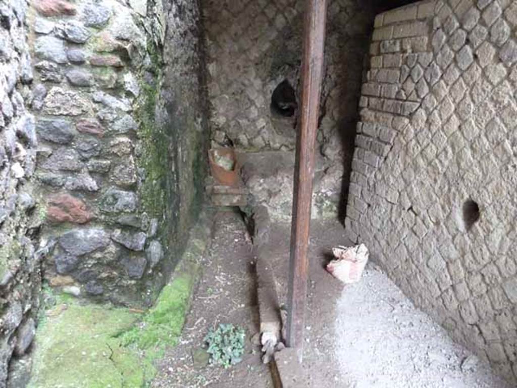 VII.16.a Pompeii. May 2010. South end of rear east wall.