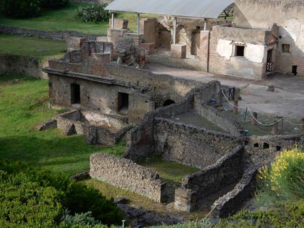 VII.16.a Pompeii. May 2015. Looking towards rooms in north-west corner. Photo courtesy of Buzz Ferebee.
