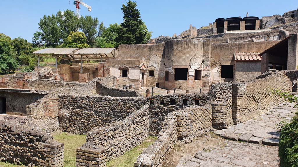 VII.16.a Pompeii. July 2021. Looking north across lower area on west side of Suburban Baths.
Foto Annette Haug, ERC Grant 681269 DÉCOR.

