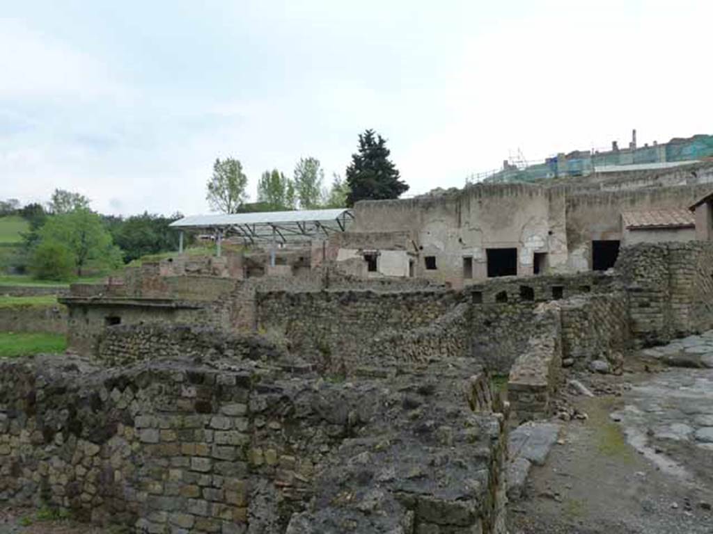 VII.16.a Pompeii. May 2010. Lower rooms, with threshold from roadway. Looking north-east.