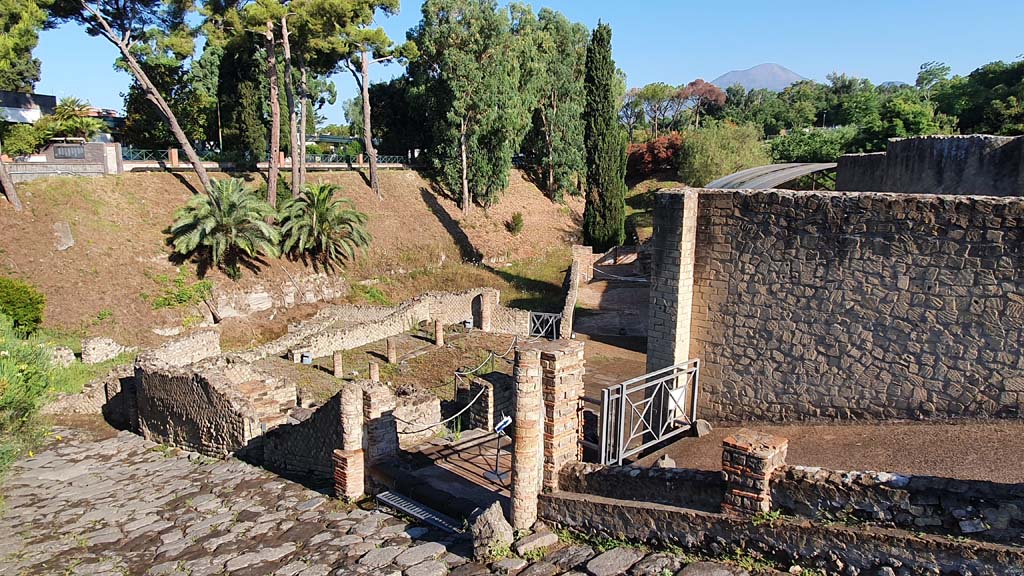 VII.16.a Suburban Baths. July 2021. Looking north-west towards entrance doorway and courtyard C.
Foto Annette Haug, ERC Grant 681269 DÉCOR.
