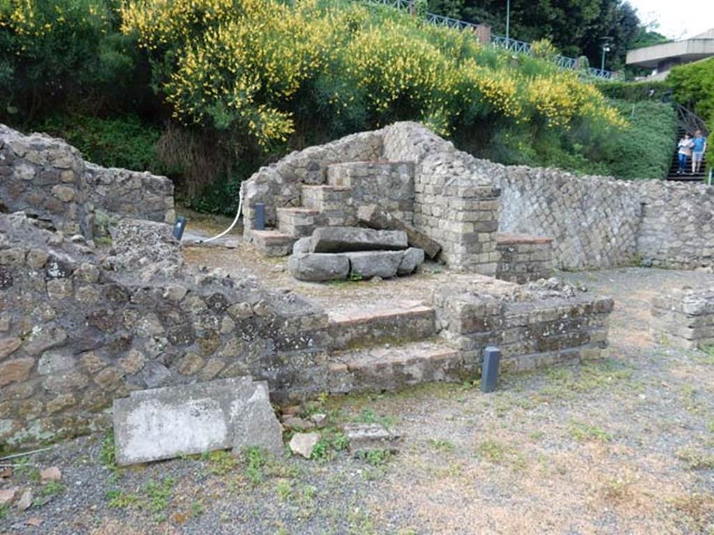 VII.16.a Pompeii. May 2015. Looking south across room 16, towards and entrance and stairs in south-west corner. Photo courtesy of Buzz Ferebee.
