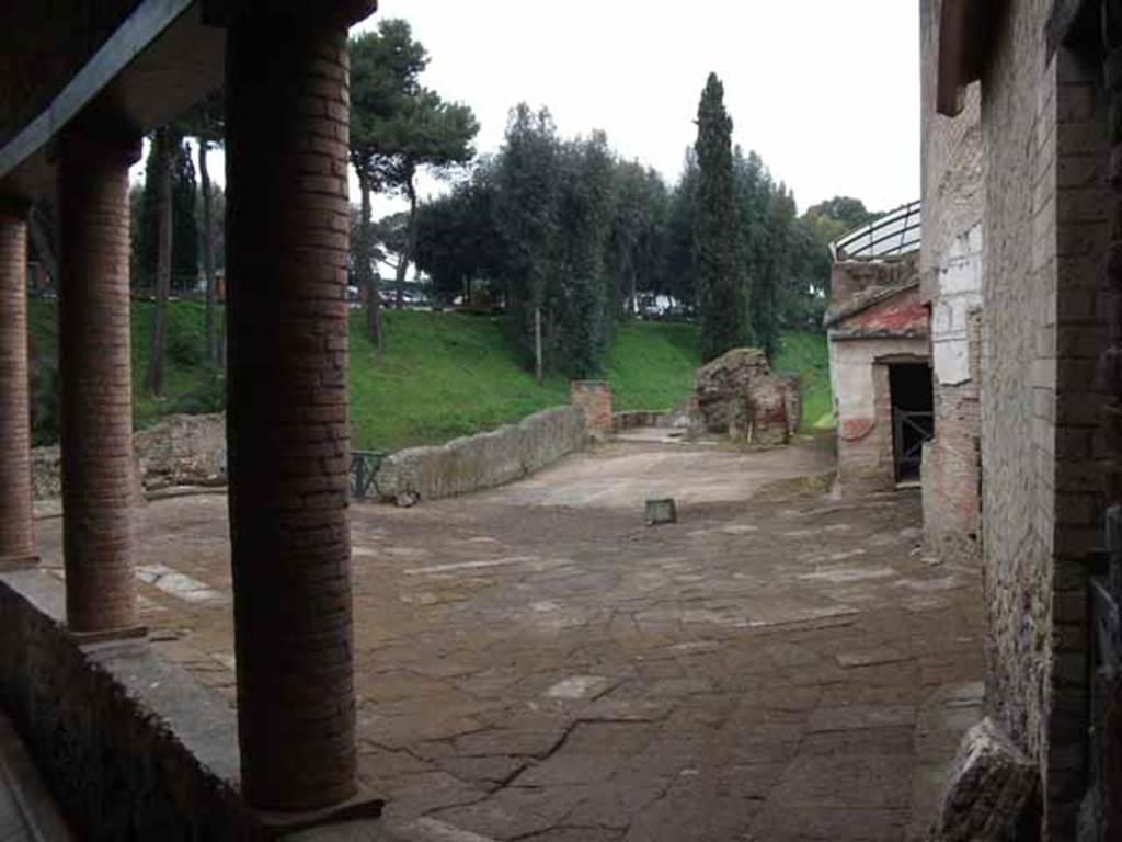 VII.16.a Pompeii. May 2010.  Courtyard C looking north, from corridor B.