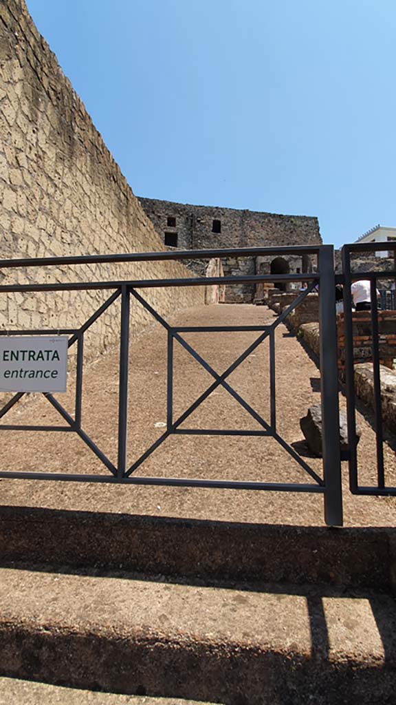 VII.16.a Pompeii. July 2021. 
Upper steps and ramp leading east that would have been under the exterior portico.
Foto Annette Haug, ERC Grant 681269 DÉCOR.
