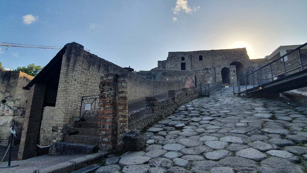 VII.16.a Pompeii. August 2021. Entrances to Baths, from road leading to Porta Marina.
Foto Annette Haug, ERC Grant 681269 DÉCOR.
