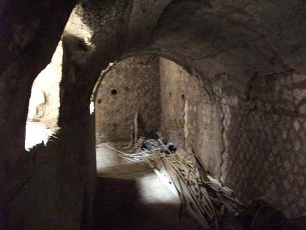 VII.16.a Pompeii. May 2010. Corridor 13, looking north.