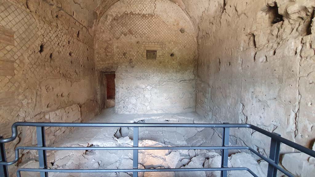 VII.16.a Pompeii. July 2021. Room 5, looking across damaged floor towards east wall and doorway to room 10.
Foto Annette Haug, ERC Grant 681269 DÉCOR.
