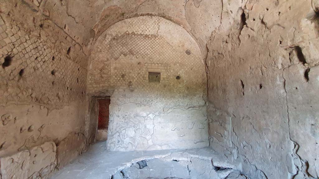 VII.16.a Pompeii. July 2021. Room 5, looking towards east wall with doorway to room 10.
Foto Annette Haug, ERC Grant 681269 DÉCOR.

