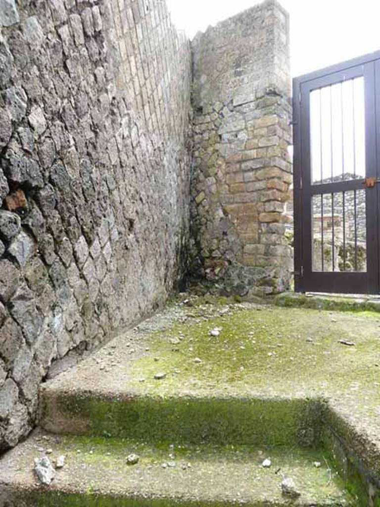 VII.16.a Pompeii. May 2010. East  wall of interior of entrance to upper level, from near the Porta Marina.