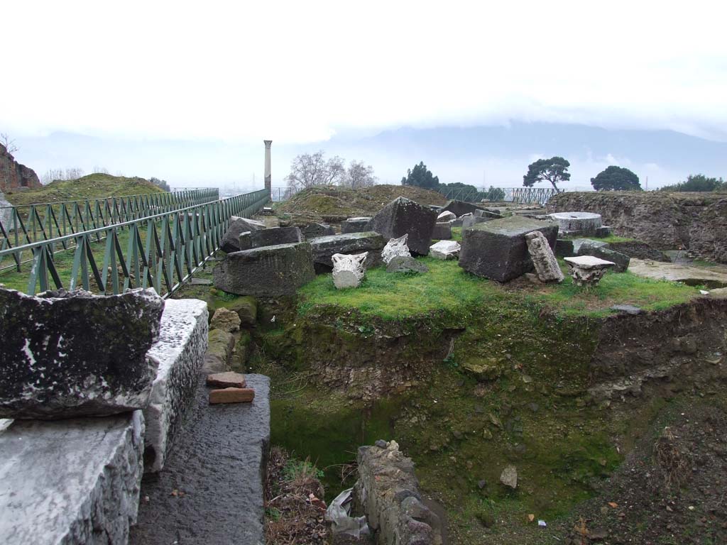 VIII.1.3 Pompeii. December 2007. Looking south from centre of north side.