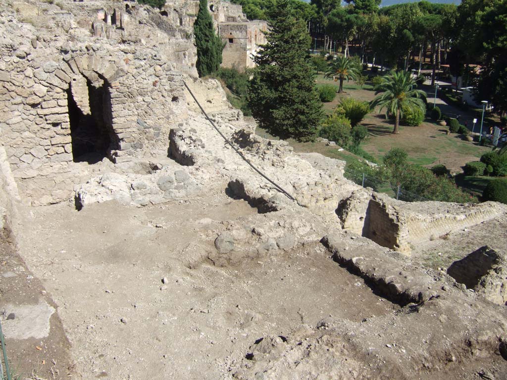 VIII.1.3 Pompeii. September 2005. Rear of Temple of Venus on south-west slope.